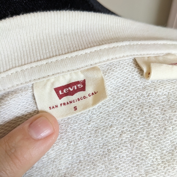 Levi's Cream and Multicolor Long Sleeve Crewneck Women's Size Small - Picture 8 of 8